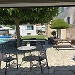 Debbie\'S Crew House