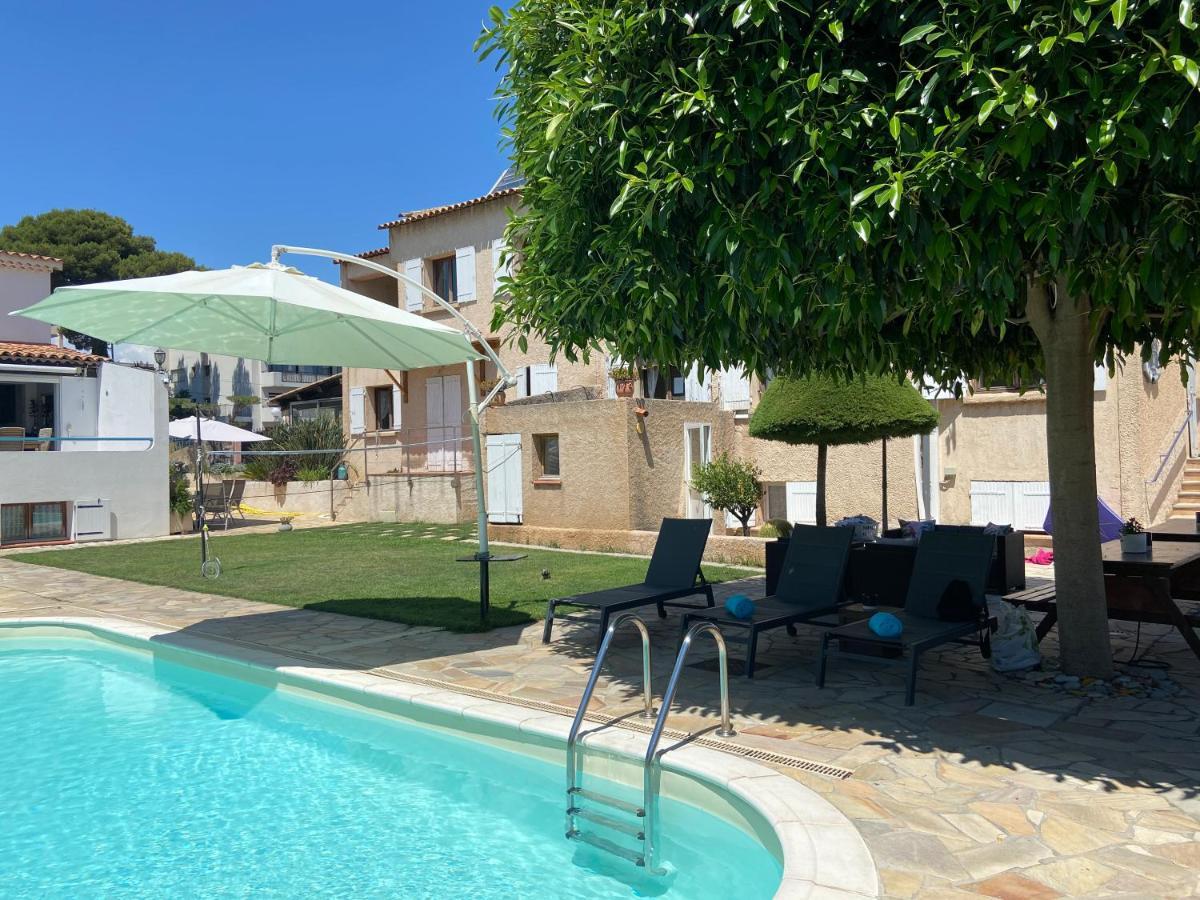 Debbie's Crew House Antibes