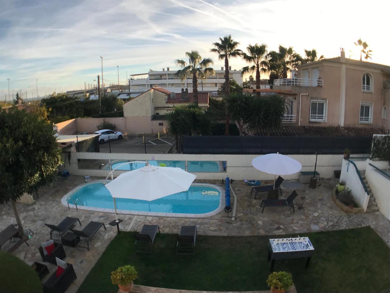 Debbie's Crew House Antibes