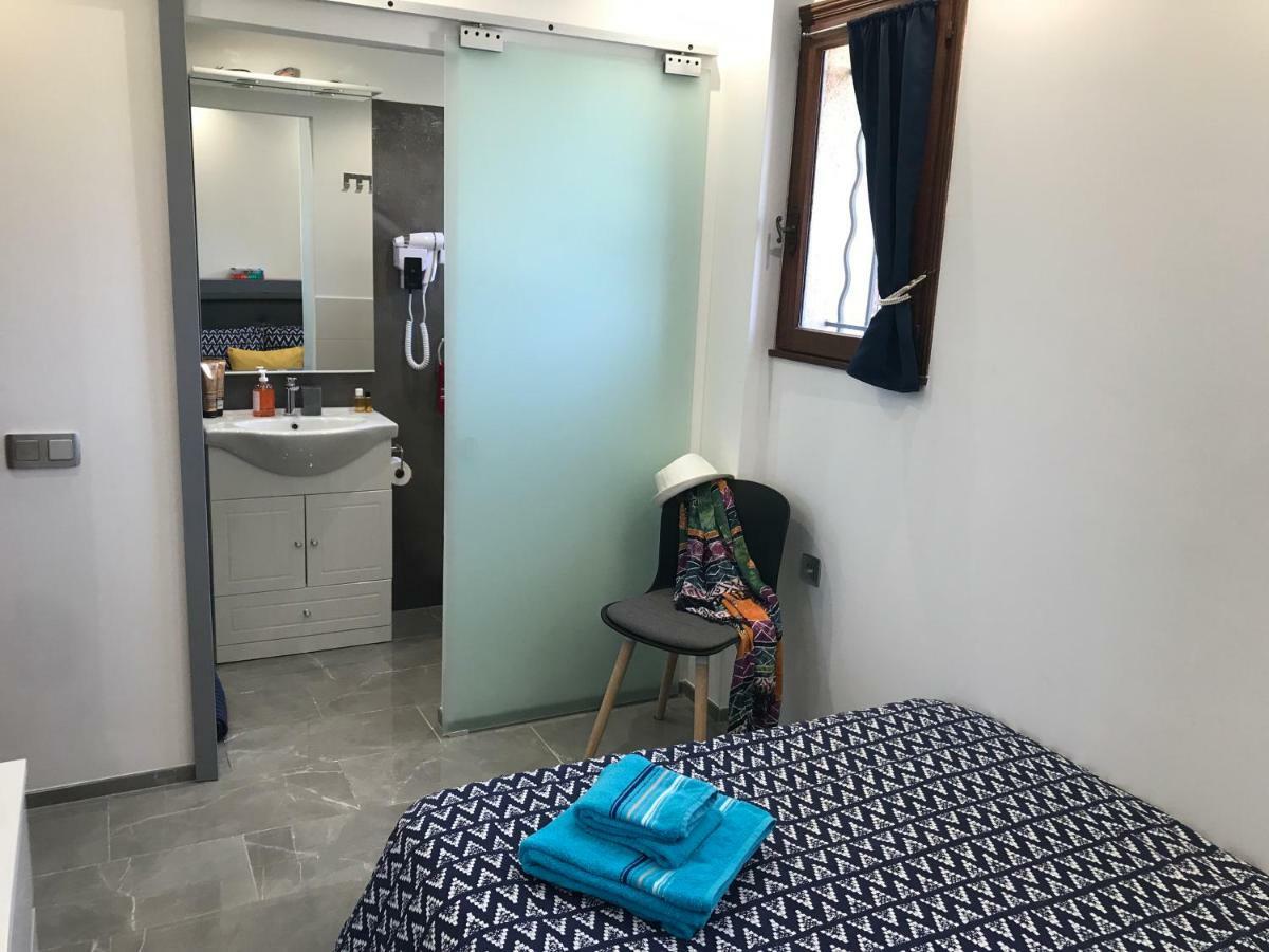 Debbie's Crew House Antibes