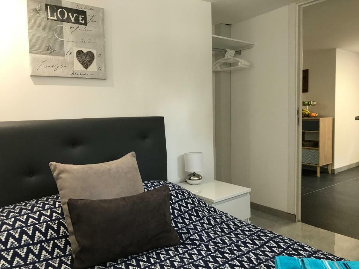 Hostel Debbie's Crew House Antibes
